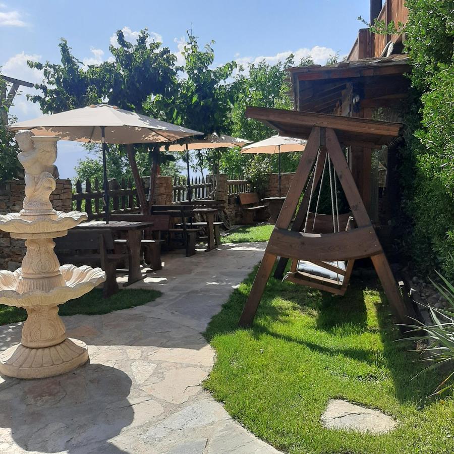 Семеен Хотел Скендерова Къща Leshten Exterior foto