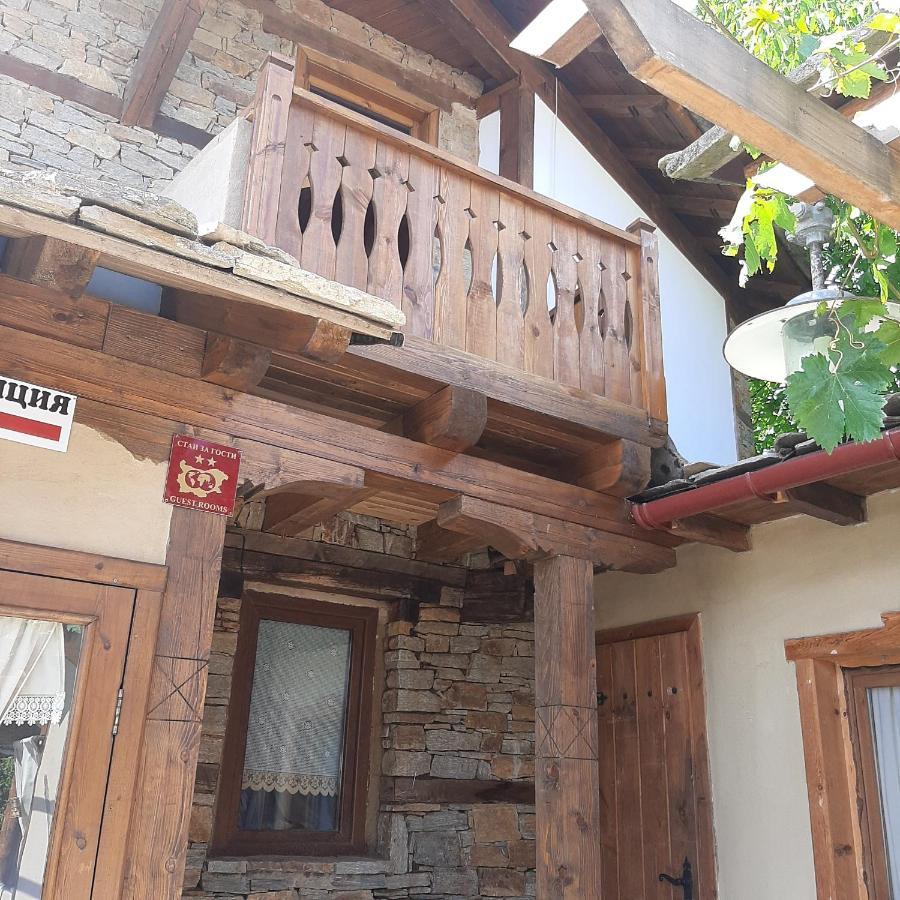 Семеен Хотел Скендерова Къща Leshten Exterior foto
