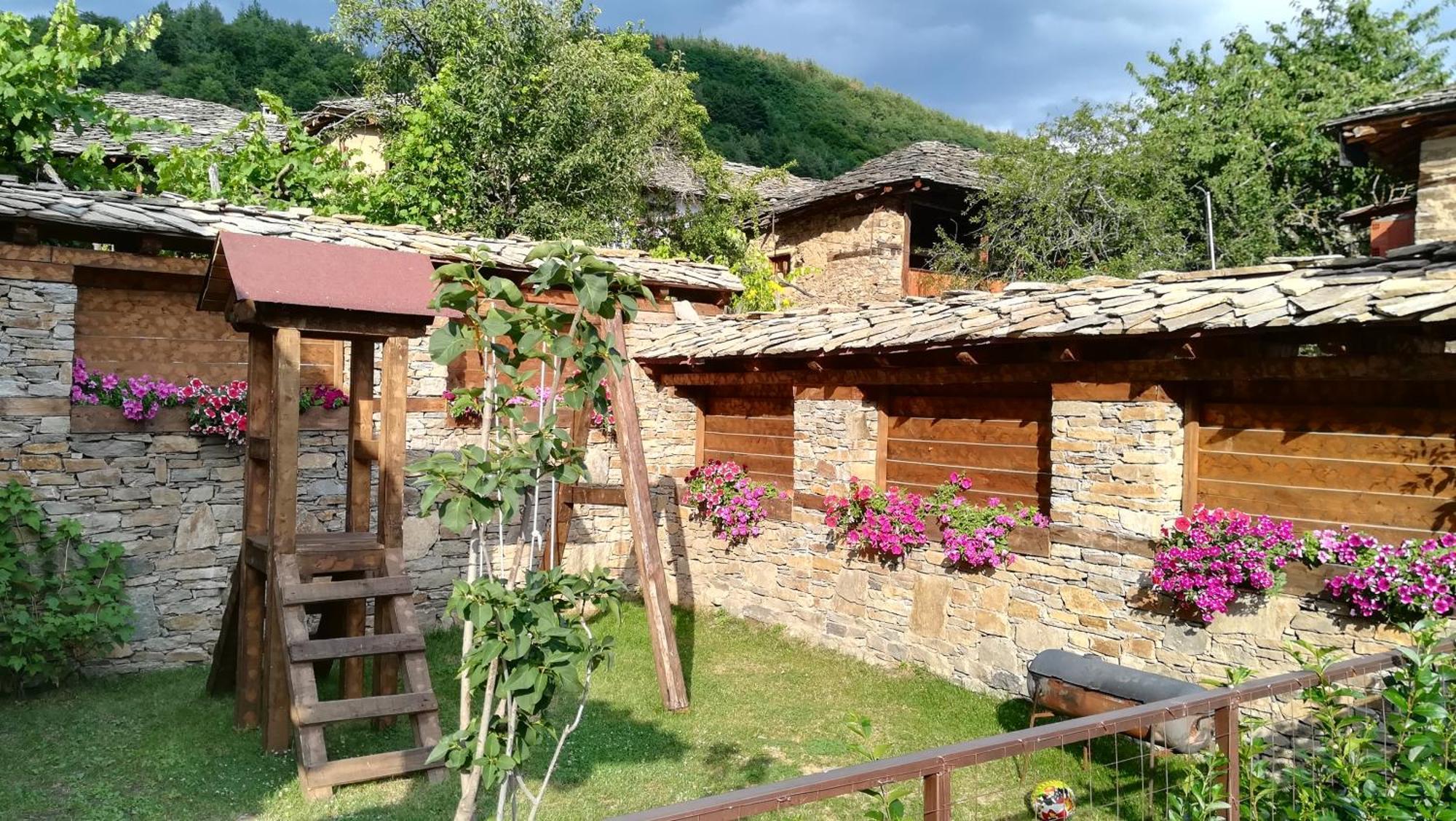 Семеен Хотел Скендерова Къща Leshten Quarto foto