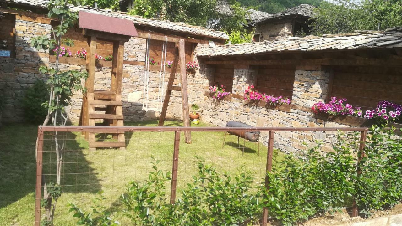 Семеен Хотел Скендерова Къща Leshten Exterior foto